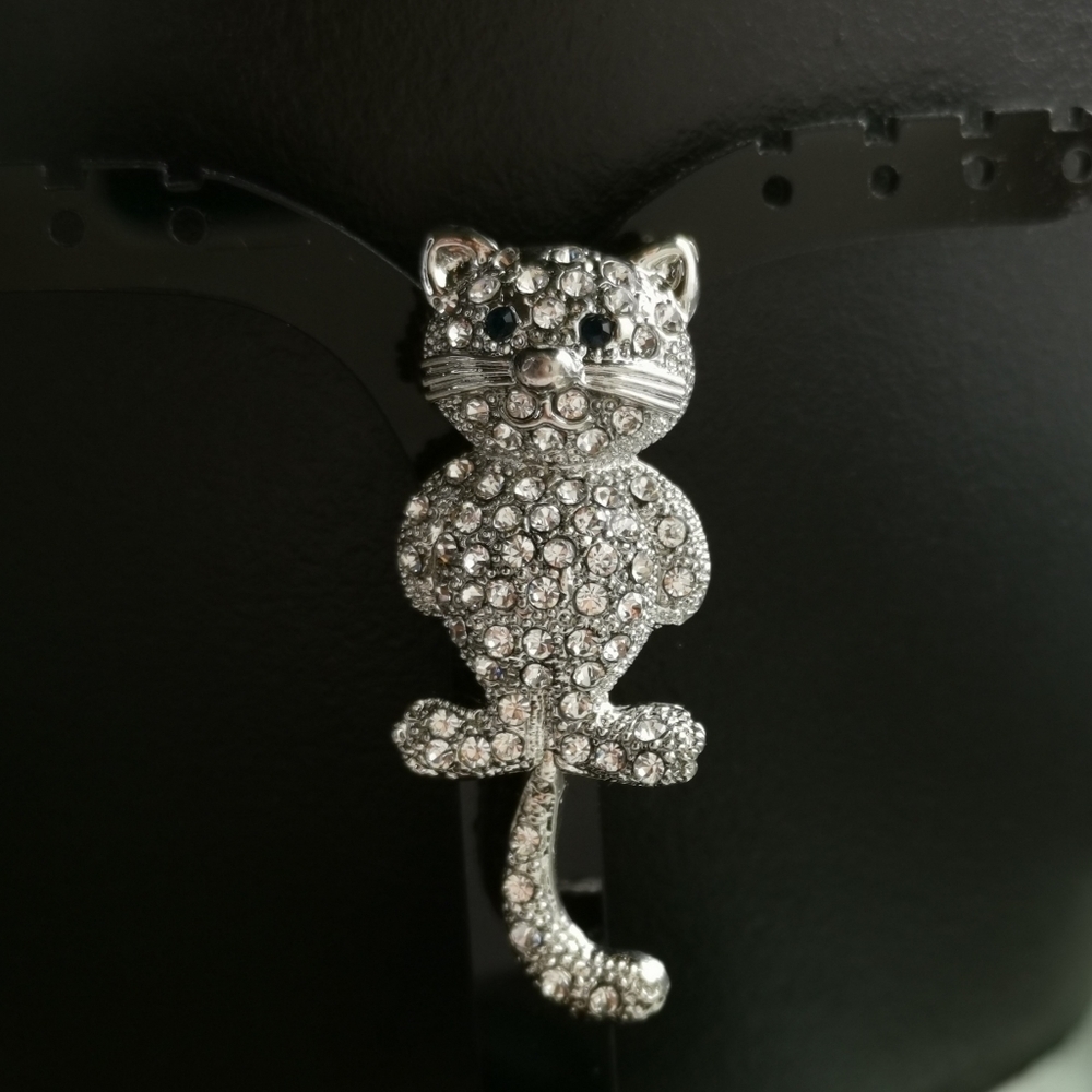 New silver crystal cat brooch pin moving tail